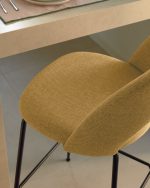 Полубарный стул Mahalia горчично-желтый — изображение 3