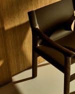 Стул Jan из переработанной кожи темно-коричневого цвета и ясеня в ореховом цвете — изображение 3