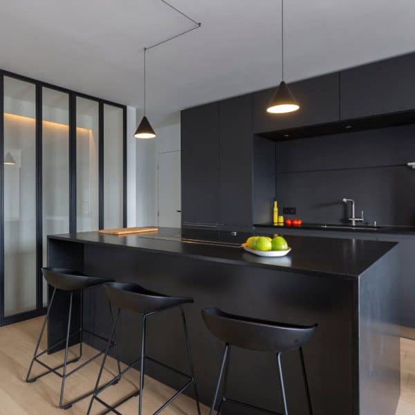 Стул полубарный Neo чёрный с чёрными ножками — изображение 2