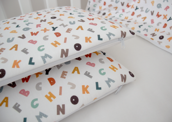 Мягкие бортики для кроватки KIDI soft "Разноцветные буквы" (сатин) — изображение 4