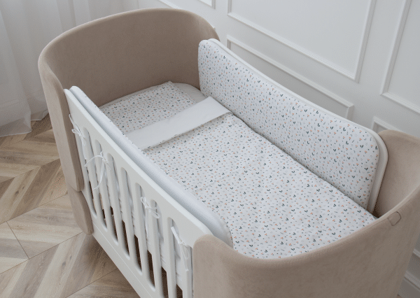 Постельное бельё в детскую кроватку «Цветочки веточки» (сатин). Состав: наволочка 40*32 см, пододеяльник 90*110 см — изображение 4