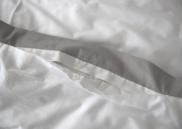 Комплект постельного белья 2-спальный «Оксфорд» (белый/серый, сатин) — изображение 4