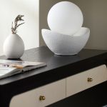 Белая настольная лампа Мейперл P3116TA LouvreHome