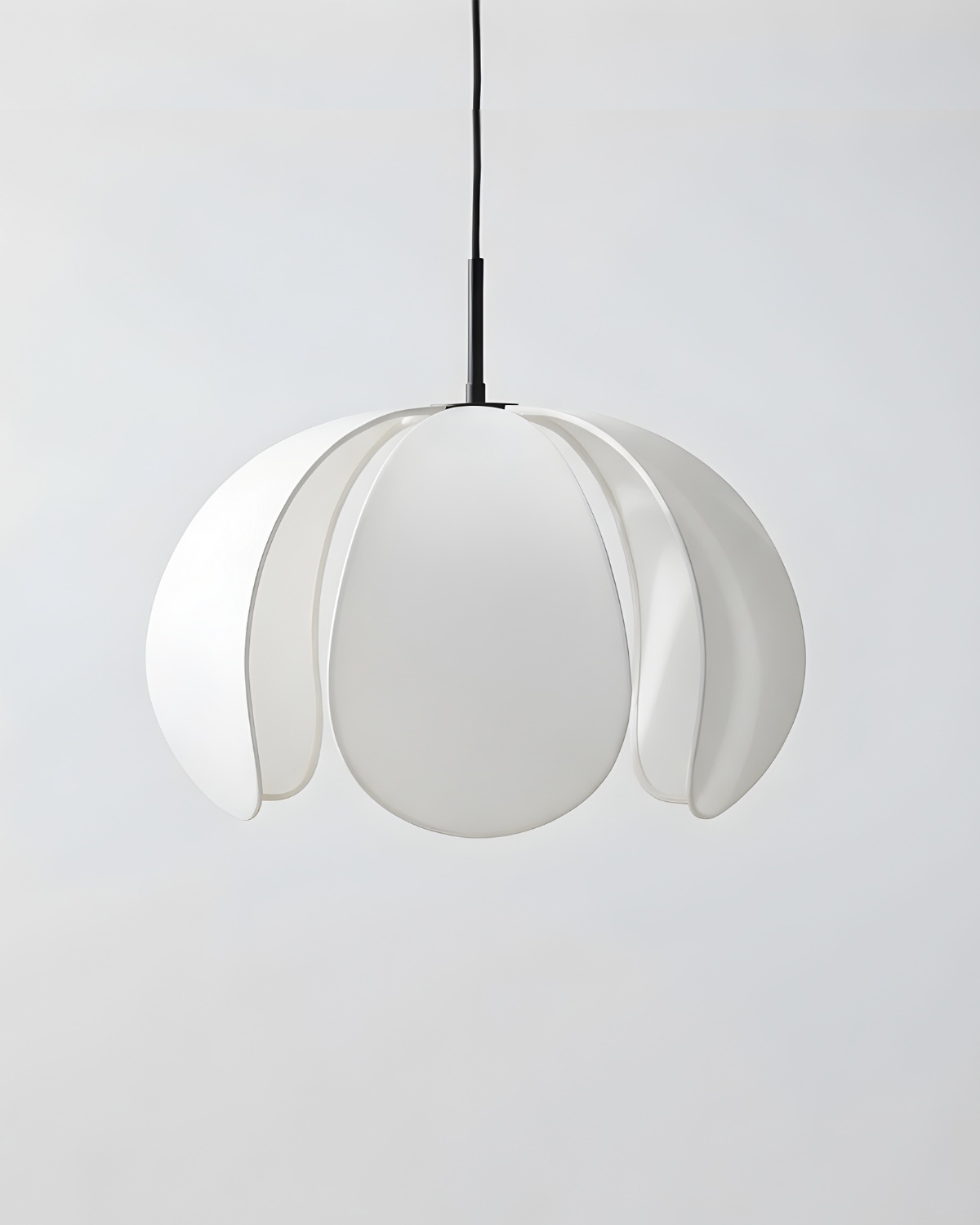 flack-black Чёрный подвесной светильник Флэк с белым абажуром LPN090825SWL LouvreHome