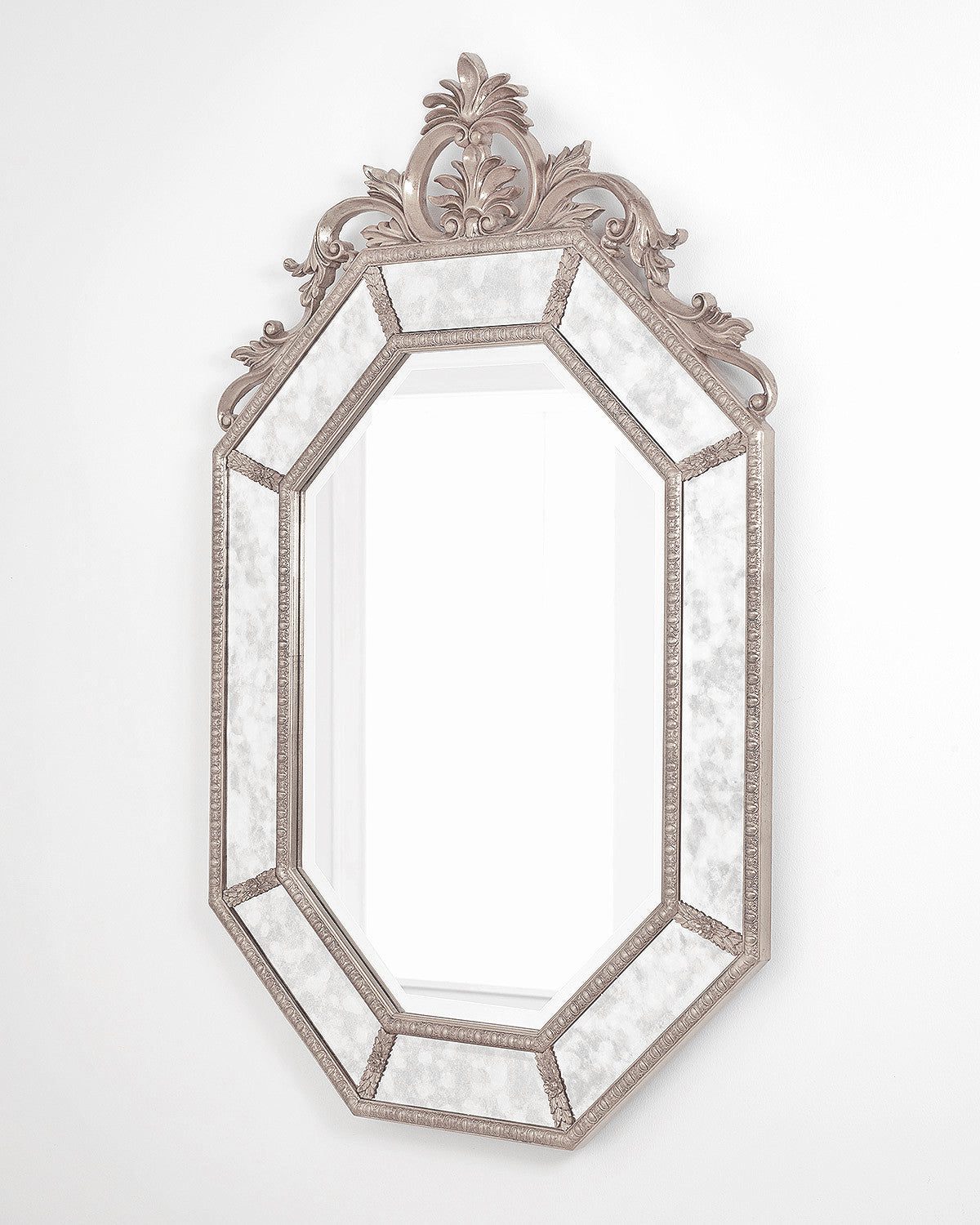 lids_silver Серебряное настенное зеркало Лидс LHDWM126ZYH-AS LouvreHome