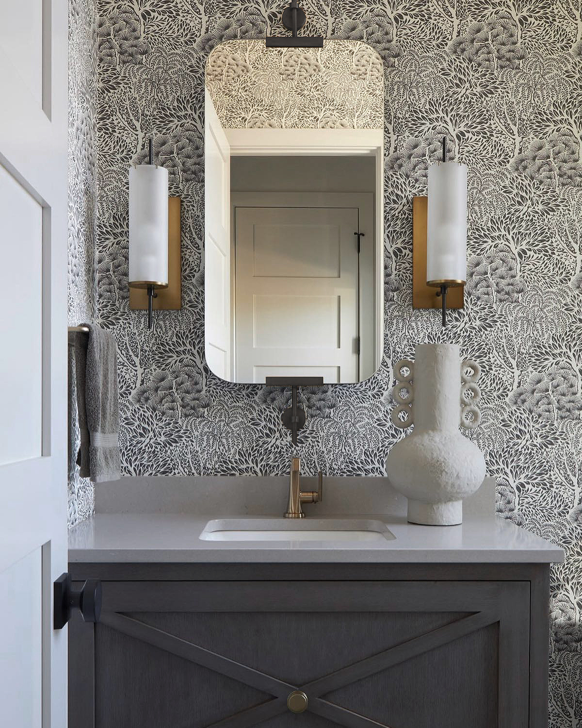 linares-black Черное настенное зеркало Линарес LHDWM281623ZYH LouvreHome