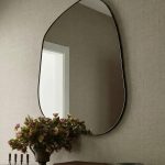 Черное настенное зеркало Нора DWM010824PND LouvreHome