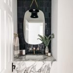 Черное настенное зеркало Вейл DWM240332PND LouvreHome